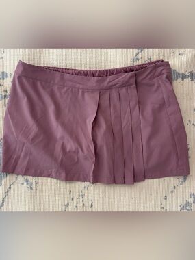 Women’s GapBody Fit dusty rose Pleated Active Skorts.